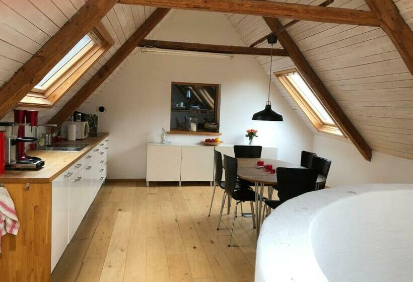 住宿加早餐  Fridfullt Boende På Lantgård Med Underbar Utsikt