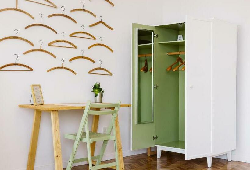 تختخواب و صبحانه Hangers