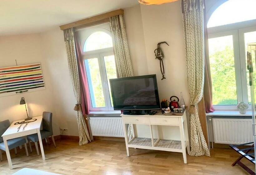 Bed and Breakfast La Tour D Héloïse 10 De Bruxelles