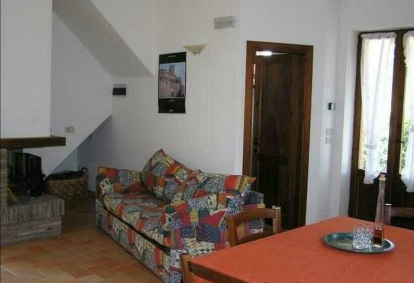 Отель Agriturismo Gli Arrighi