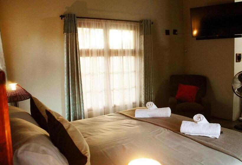 فندق Wildnut Lodge And Game Farm