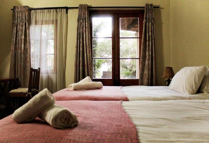 فندق Wildnut Lodge And Game Farm