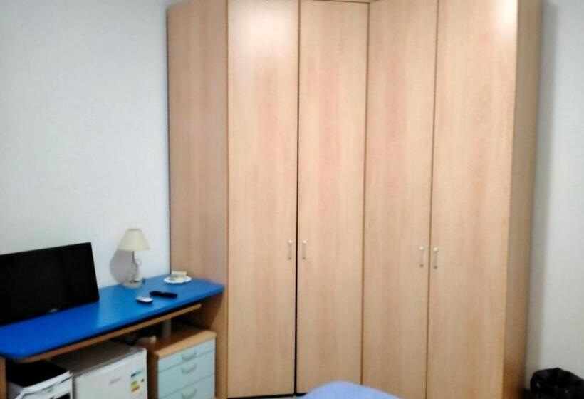 بنسيون Casa De Nella