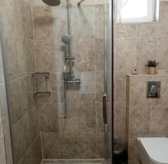 膳宿费 Check In Kaya