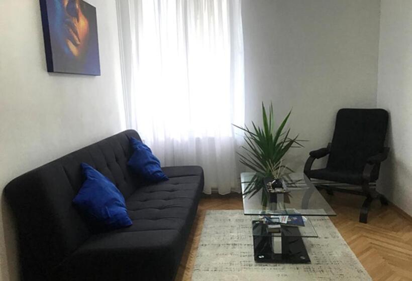 膳宿费 Check In Kaya