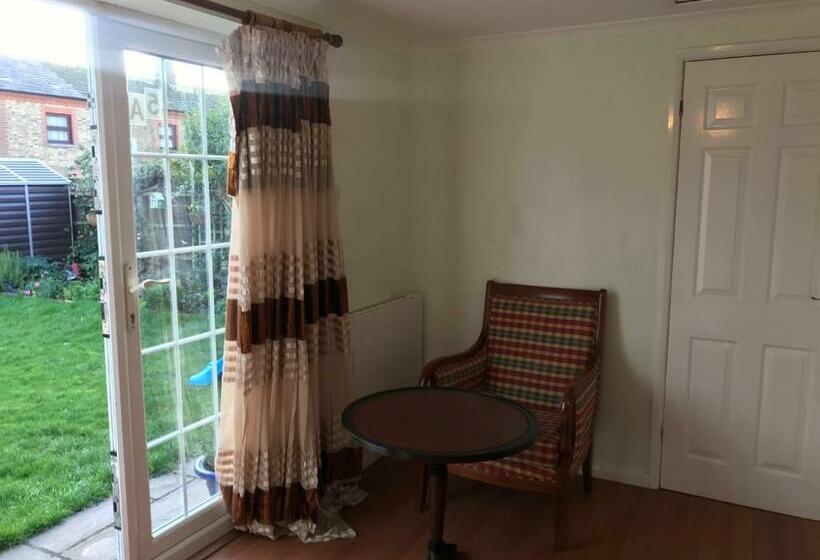 بنسيون Cosy Cottage Annex In Fairlop