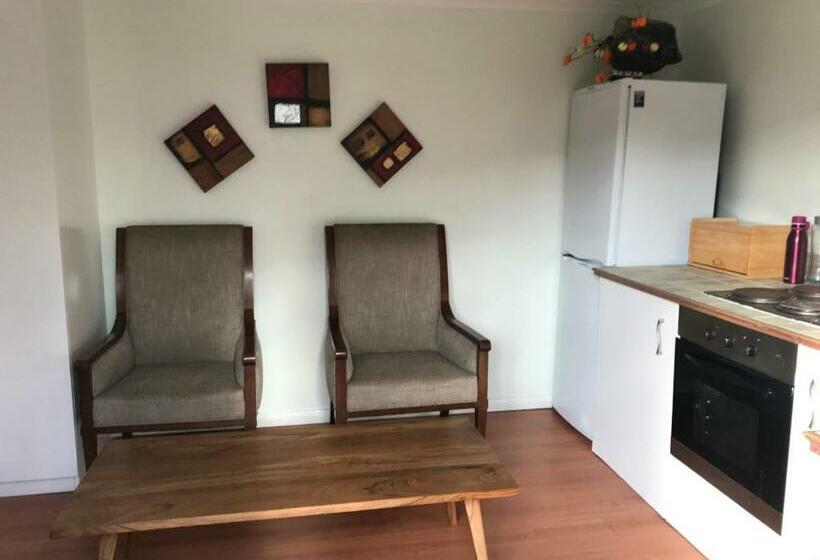 بنسيون Cosy Cottage Annex In Fairlop