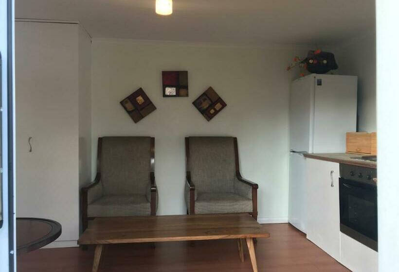 بنسيون Cosy Cottage Annex In Fairlop