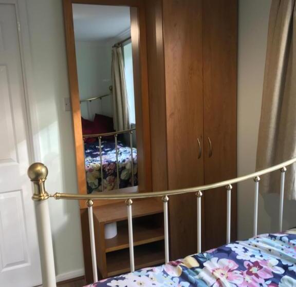 بنسيون Cosy Cottage Annex In Fairlop