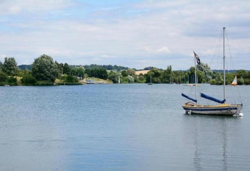 بنسيون Cosy Cottage Annex In Fairlop