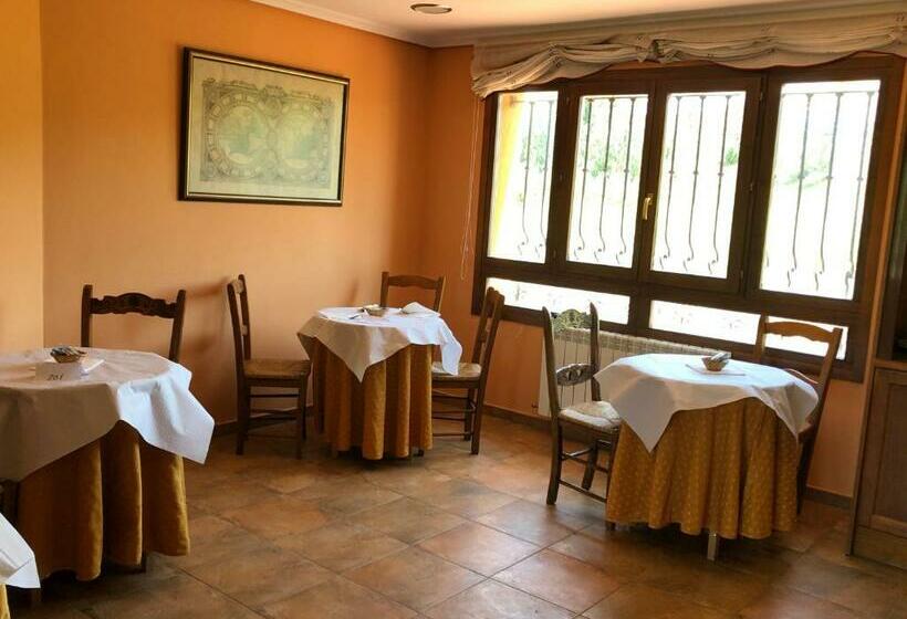 פנסיון Hostería De Monzón