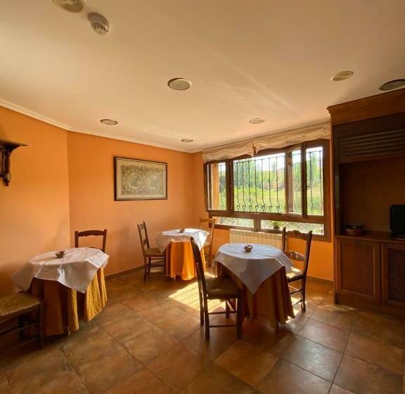 פנסיון Hostería De Monzón