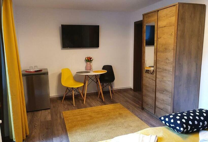 פנסיון Laura Villa