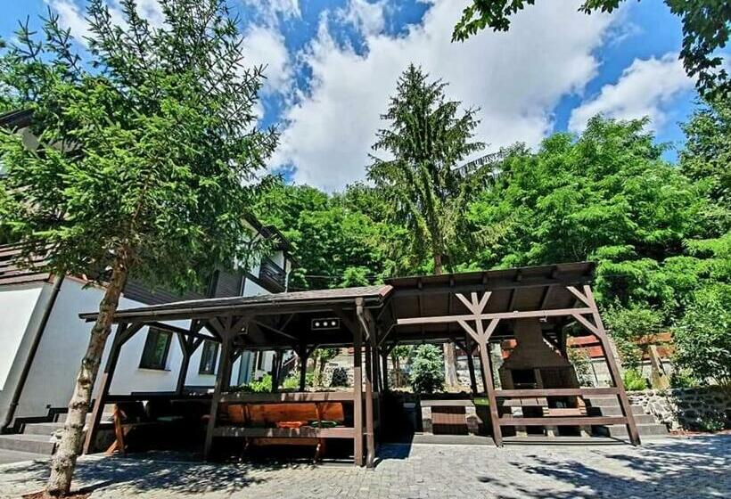 פנסיון Laura Villa