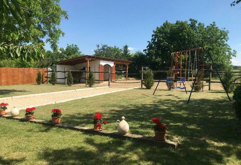 פנסיון Léna Vendégház