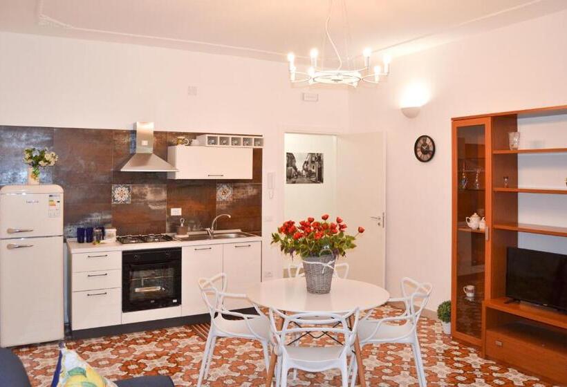 Quattroquarti Stradivari Home