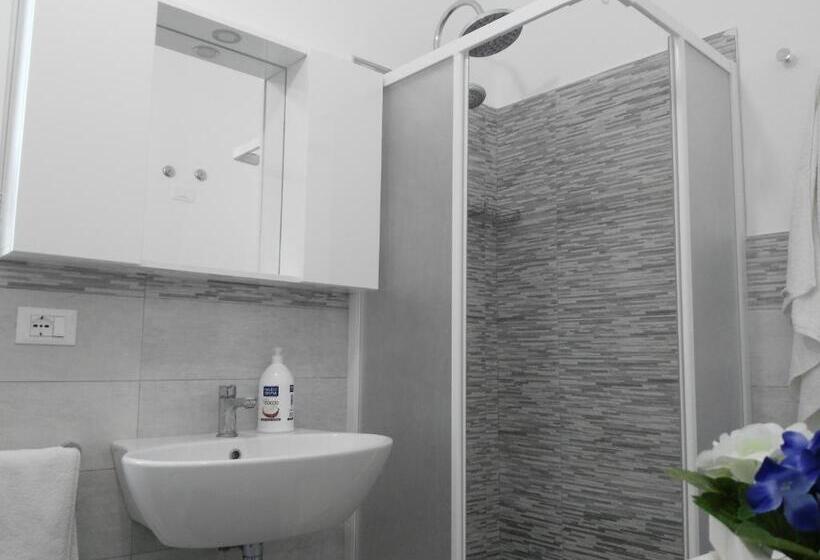 Quattroquarti Stradivari Home