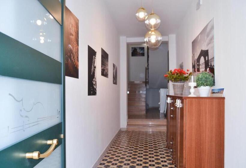 Quattroquarti Stradivari Home