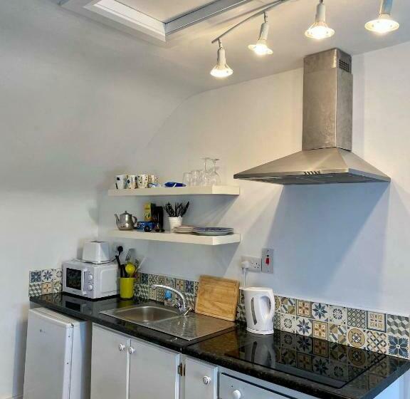 Room 2 Camp Street B&b & Self Catering