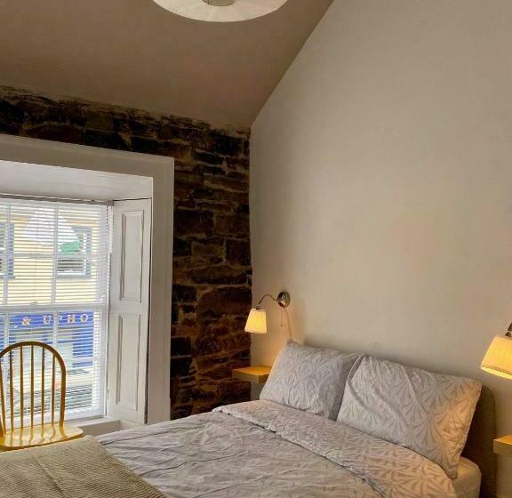 Room 2 Camp Street B&b & Self Catering