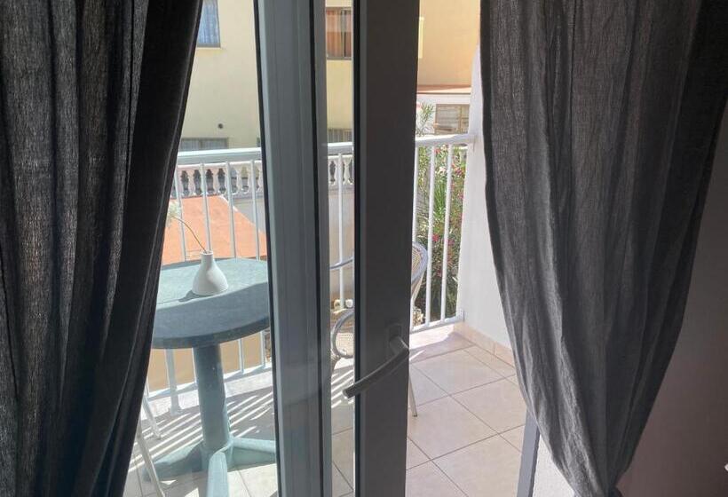 هاستل Hostal Villa Senese