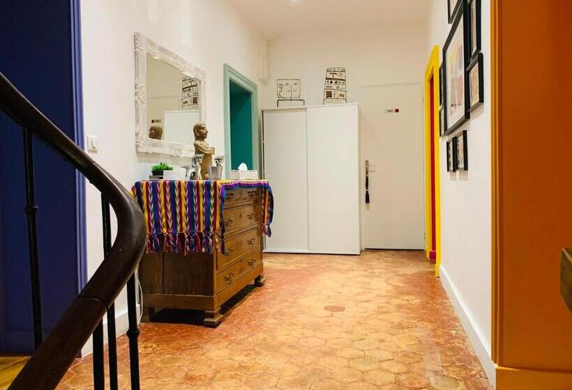 مبيت وإفطار Aux Couleurs De Commarin Chambres D Hôtes