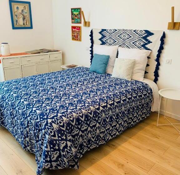 مبيت وإفطار Aux Couleurs De Commarin Chambres D Hôtes