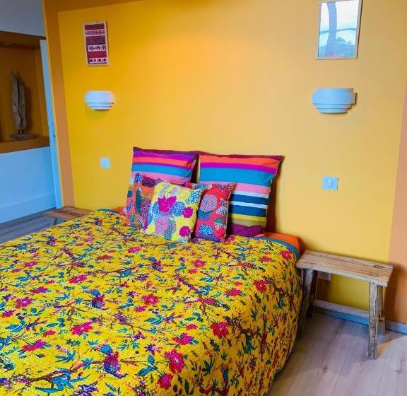 مبيت وإفطار Aux Couleurs De Commarin Chambres D Hôtes