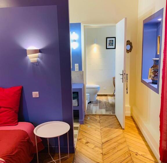 مبيت وإفطار Aux Couleurs De Commarin Chambres D Hôtes