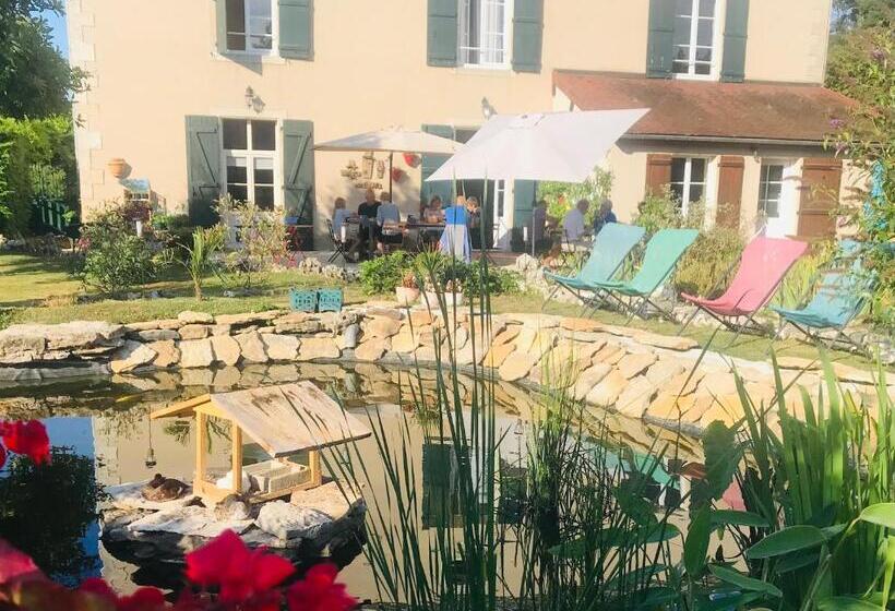 مبيت وإفطار Aux Couleurs De Commarin Chambres D Hôtes