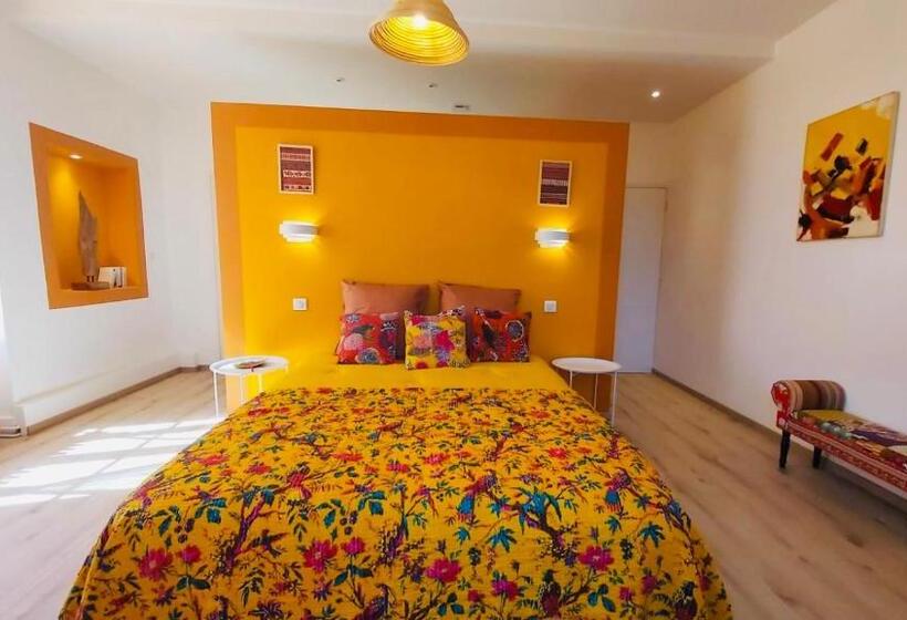 مبيت وإفطار Aux Couleurs De Commarin Chambres D Hôtes