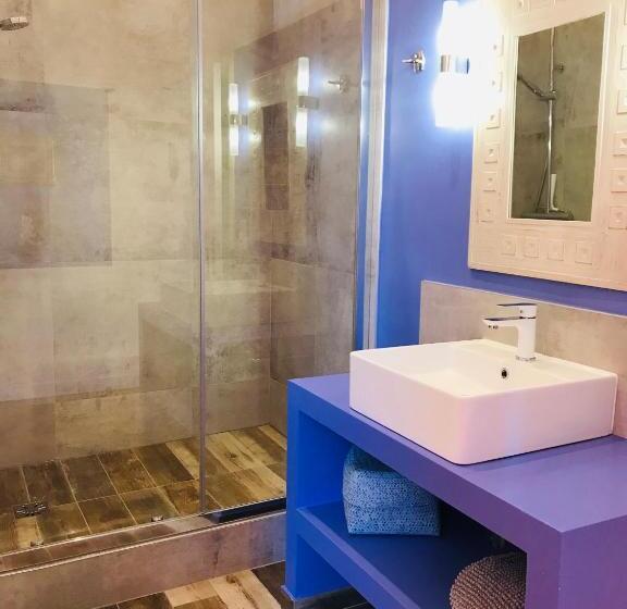 مبيت وإفطار Aux Couleurs De Commarin Chambres D Hôtes