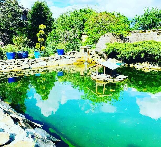 مبيت وإفطار Aux Couleurs De Commarin Chambres D Hôtes