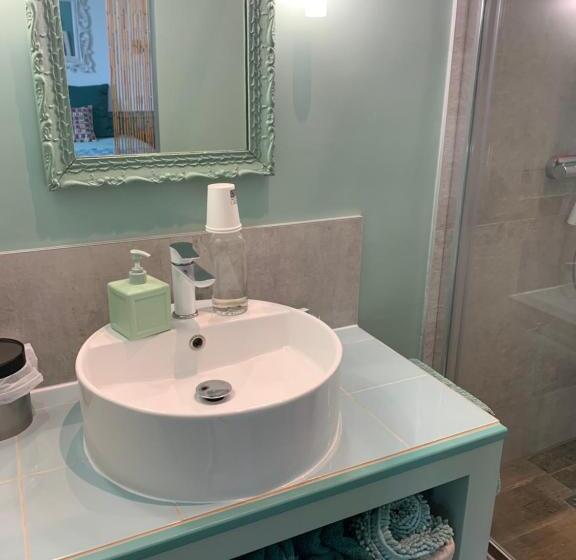 مبيت وإفطار Aux Couleurs De Commarin Chambres D Hôtes