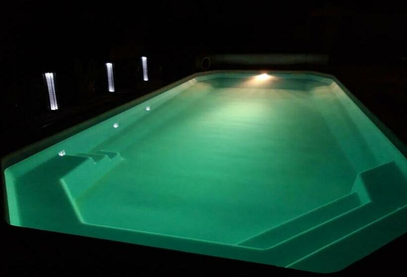 住宿加早餐 Chambre D Hotes à 4 Kms D Uzes Chez Nadou