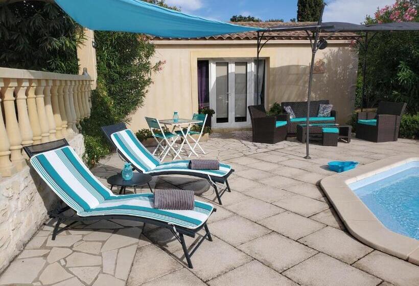 민박 Chambre D Hotes à 4 Kms D Uzes  Chez Nadou