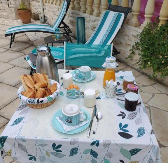 住宿加早餐 Chambre D Hotes à 4 Kms D Uzes Chez Nadou