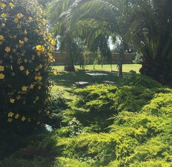 مبيت وإفطار Côté Jardin Des Charmilles