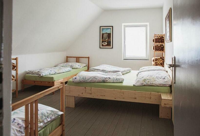 تختخواب و صبحانه Dom Na Slivnici