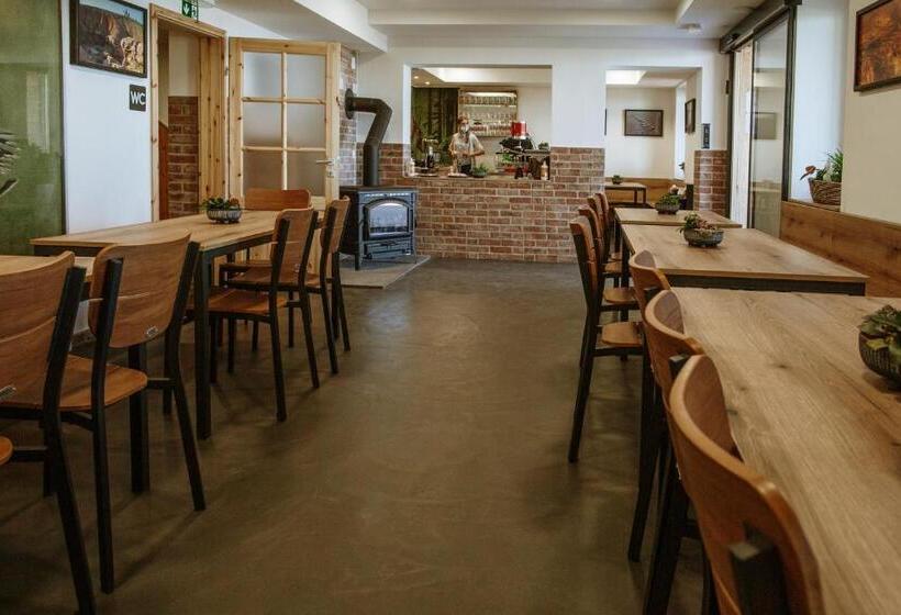 تختخواب و صبحانه Dom Na Slivnici