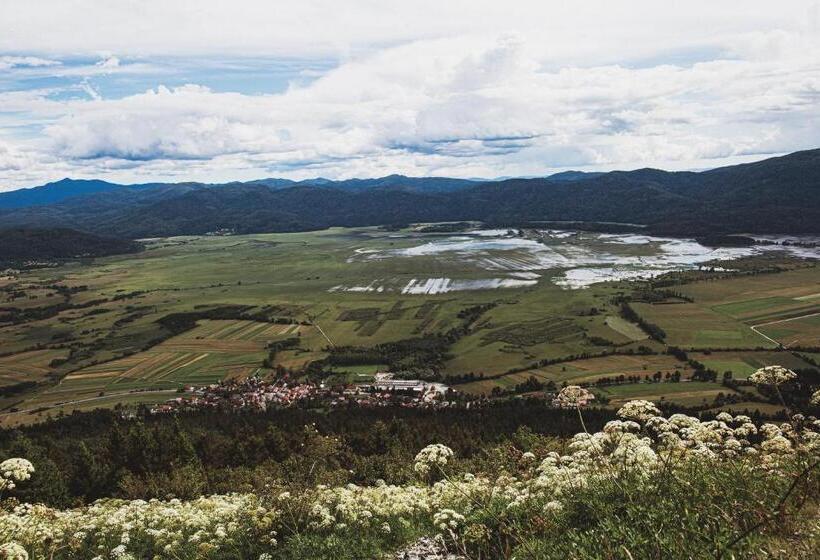 تختخواب و صبحانه Dom Na Slivnici