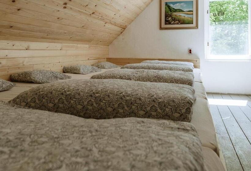 تختخواب و صبحانه Dom Na Slivnici