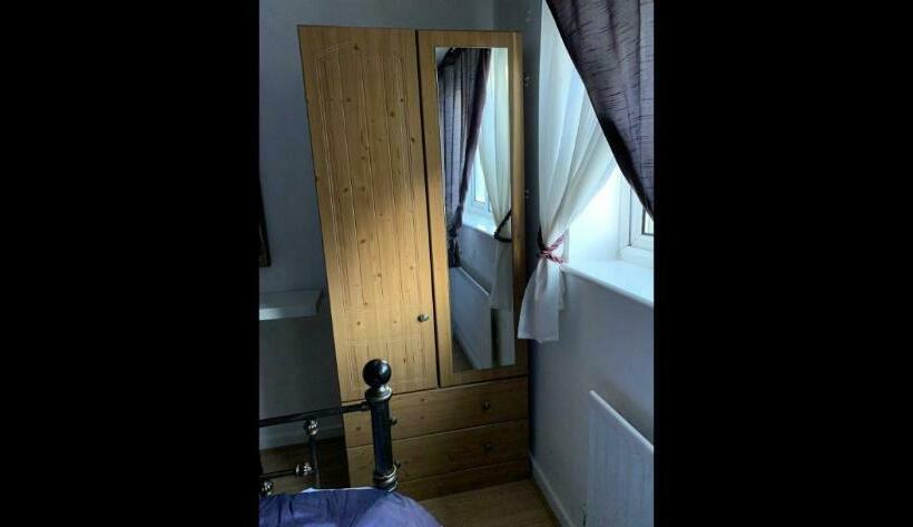 민박 Home From Home, Close To Redditch Hospital Abb