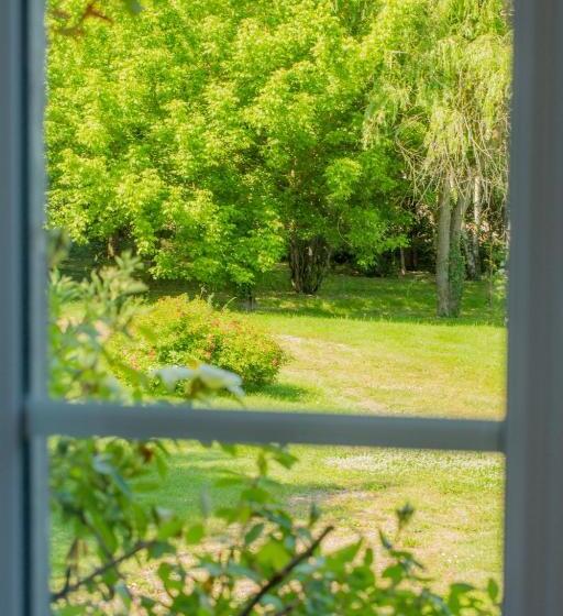 민박 La Tour De La Conterie