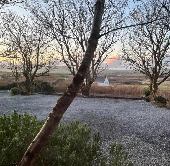 Granville House Apartments & Glamping Site