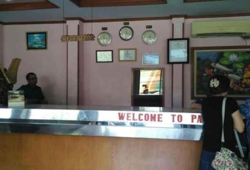 ホテル Parewisata