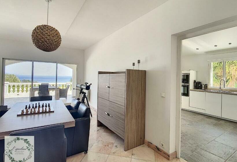 Отель Seaview Villa Marlau