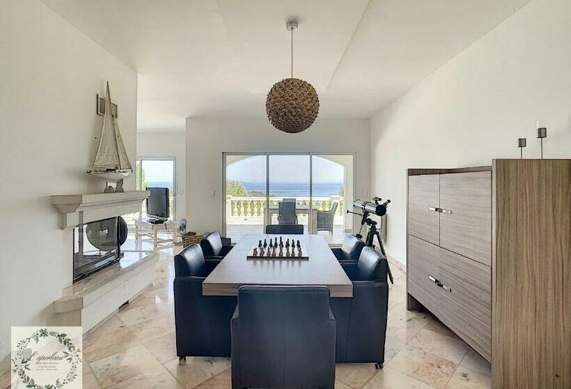 Отель Seaview Villa Marlau