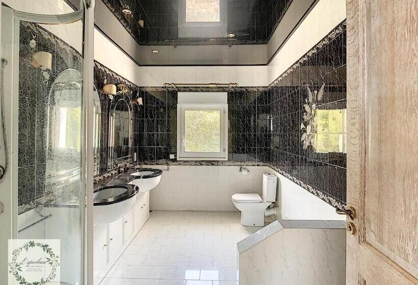 Отель Seaview Villa Marlau