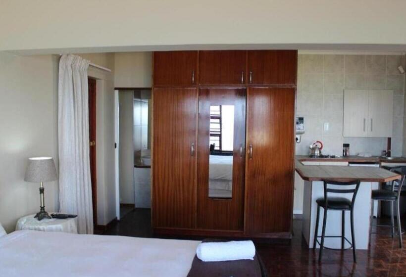 פנסיון 12 On Beach Guest House